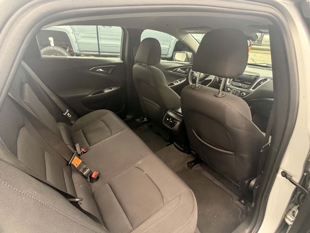 2020 Chevrolet Malibu - $9,499