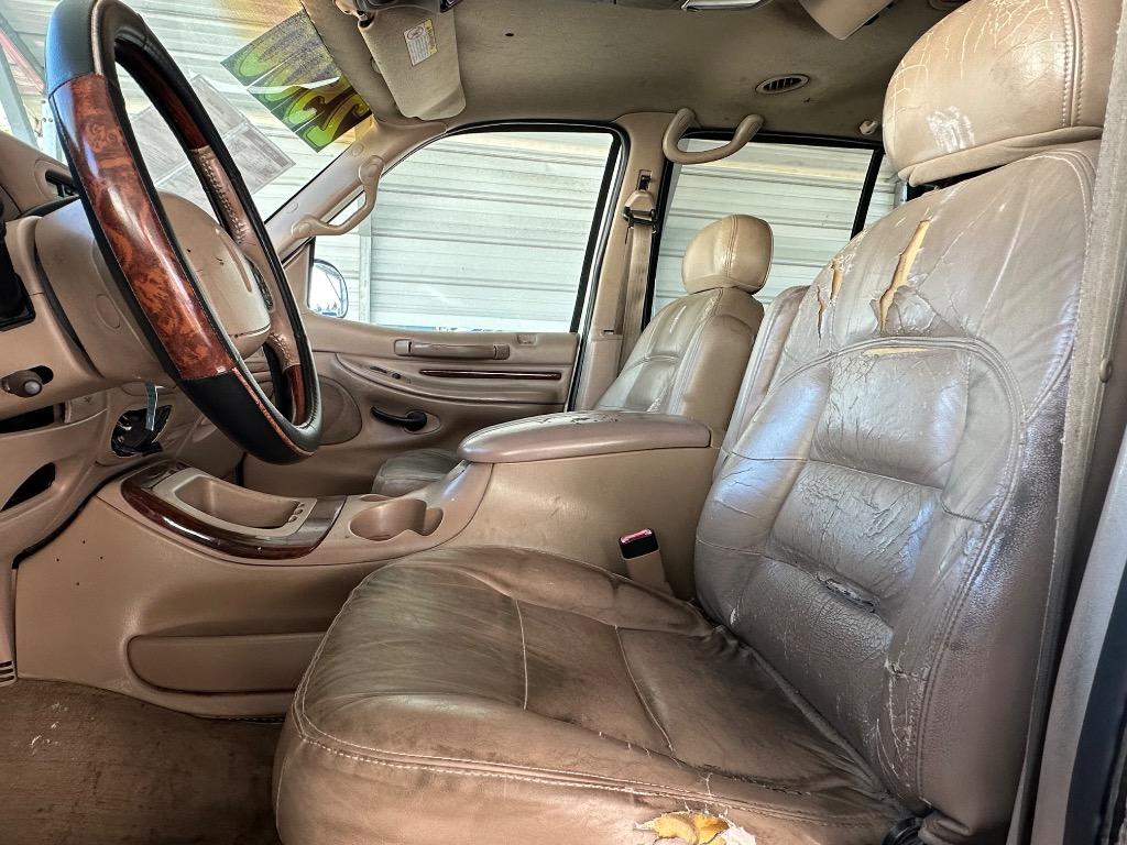 1999 Lincoln Navigator - $2,500