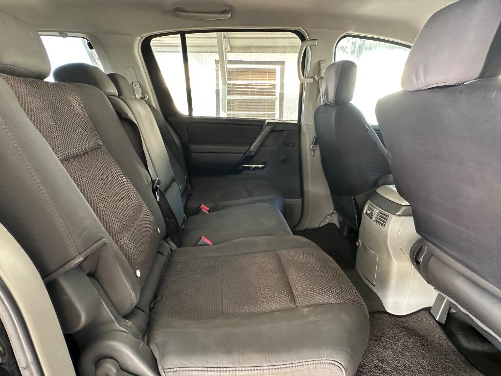 2004 Nissan Armada SE photo