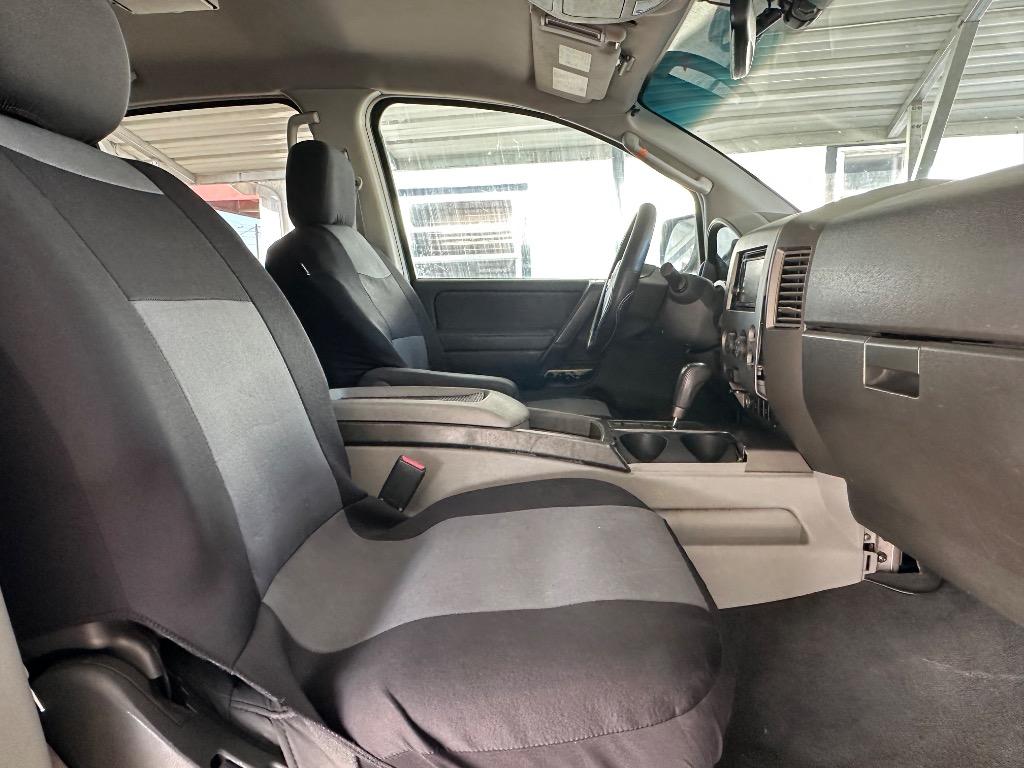 2004 Nissan Armada SE photo