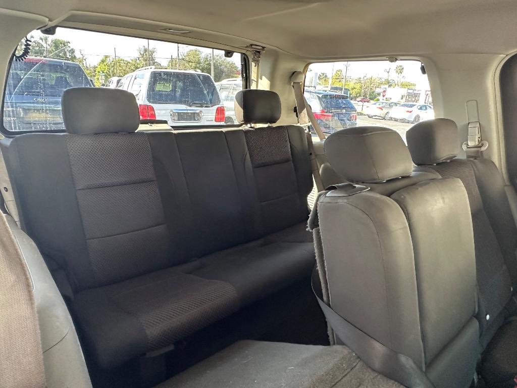2004 Nissan Armada SE photo