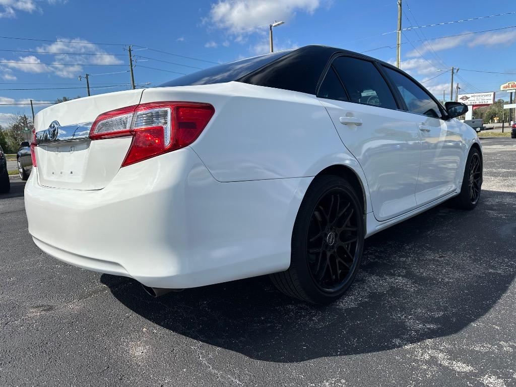 2013 Toyota Camry Hybrid LE photo