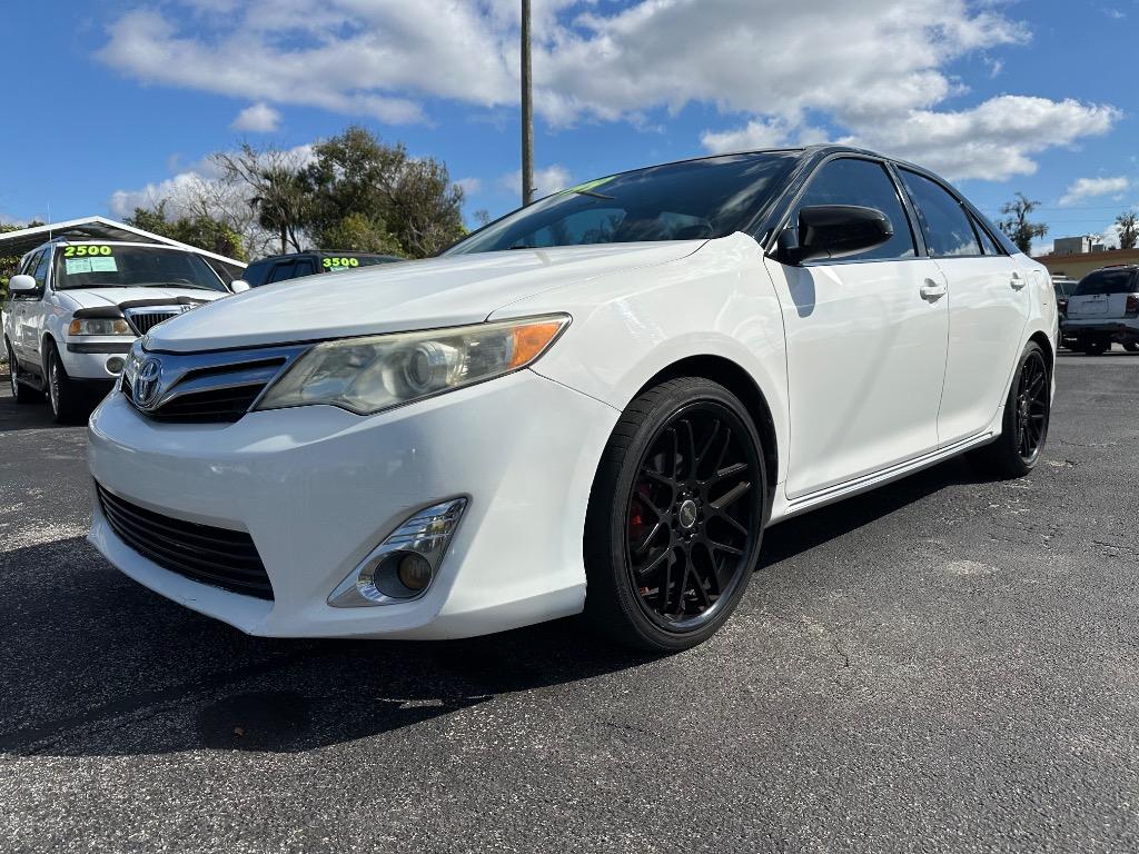 2013 Toyota Camry Hybrid LE photo