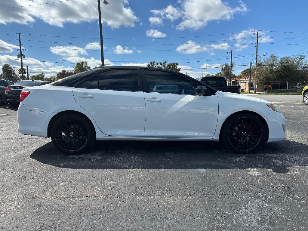 2013 Toyota Camry Hybrid LE photo