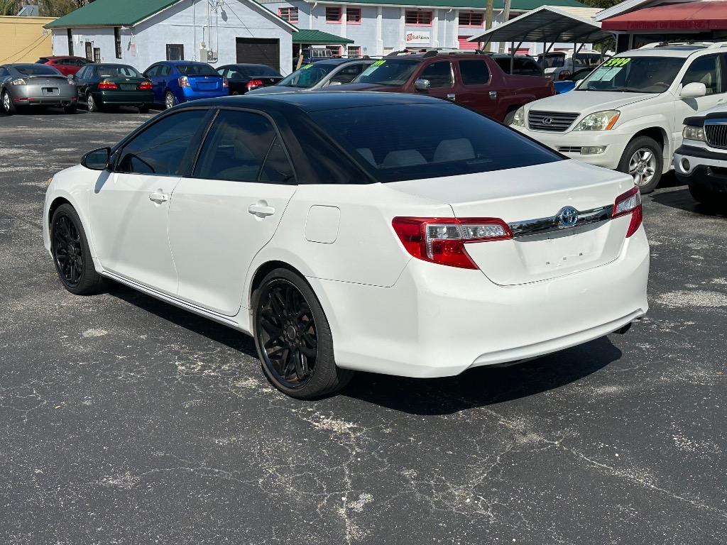 2013 Toyota Camry Hybrid LE photo