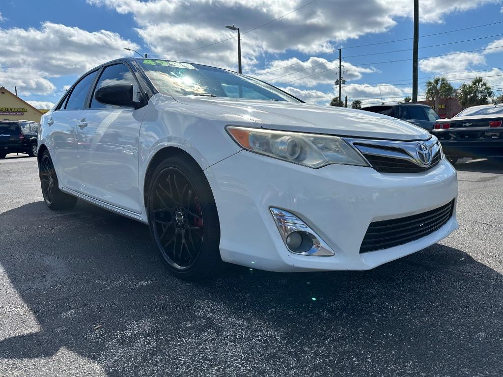 2013 Toyota Camry Hybrid LE photo