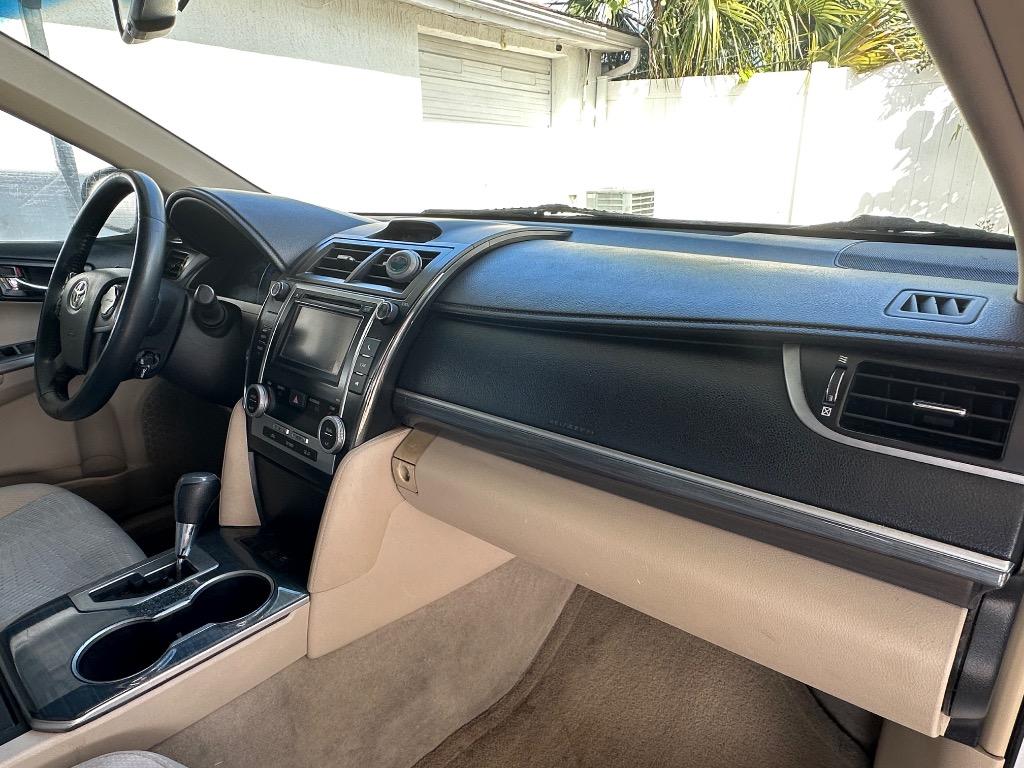 2013 Toyota Camry Hybrid LE photo