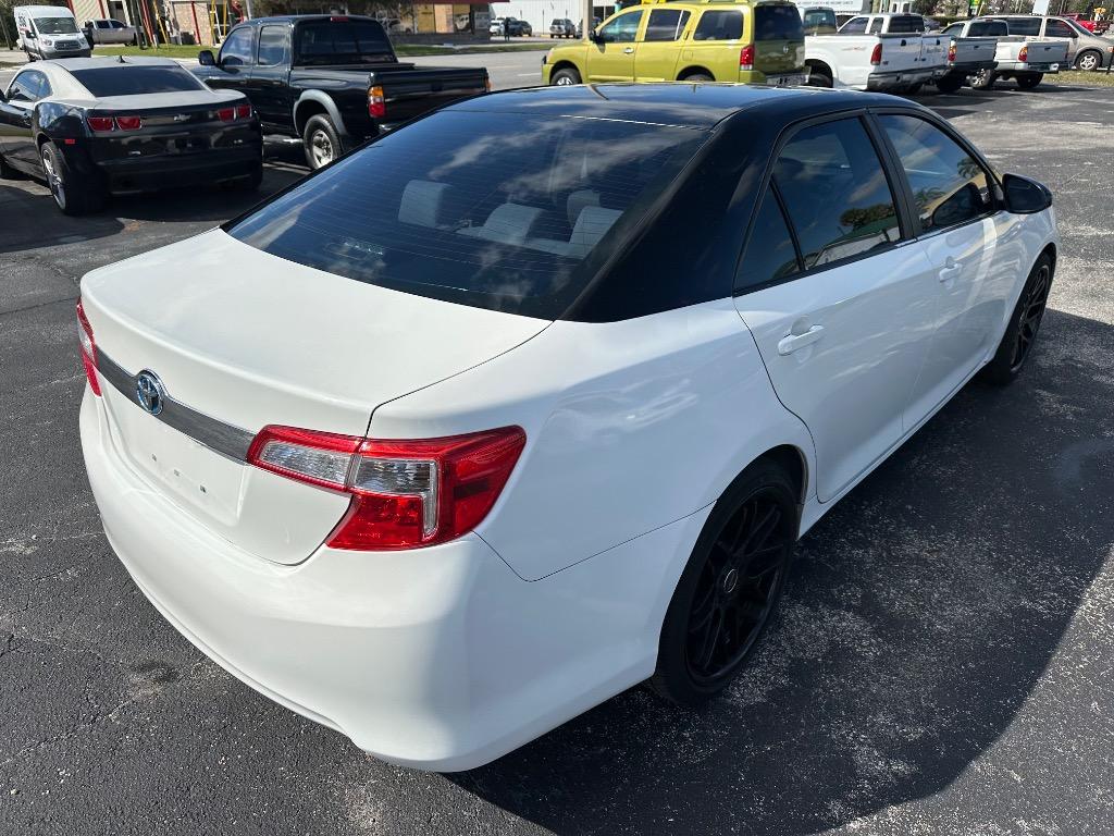 2013 Toyota Camry Hybrid LE photo