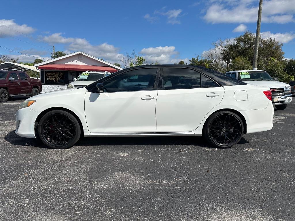 2013 Toyota Camry Hybrid LE photo