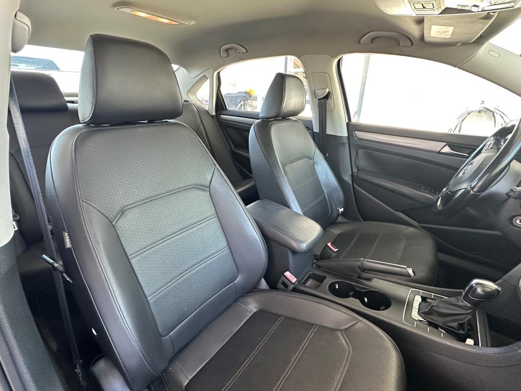2015 Volkswagen Passat Wolfsburg photo