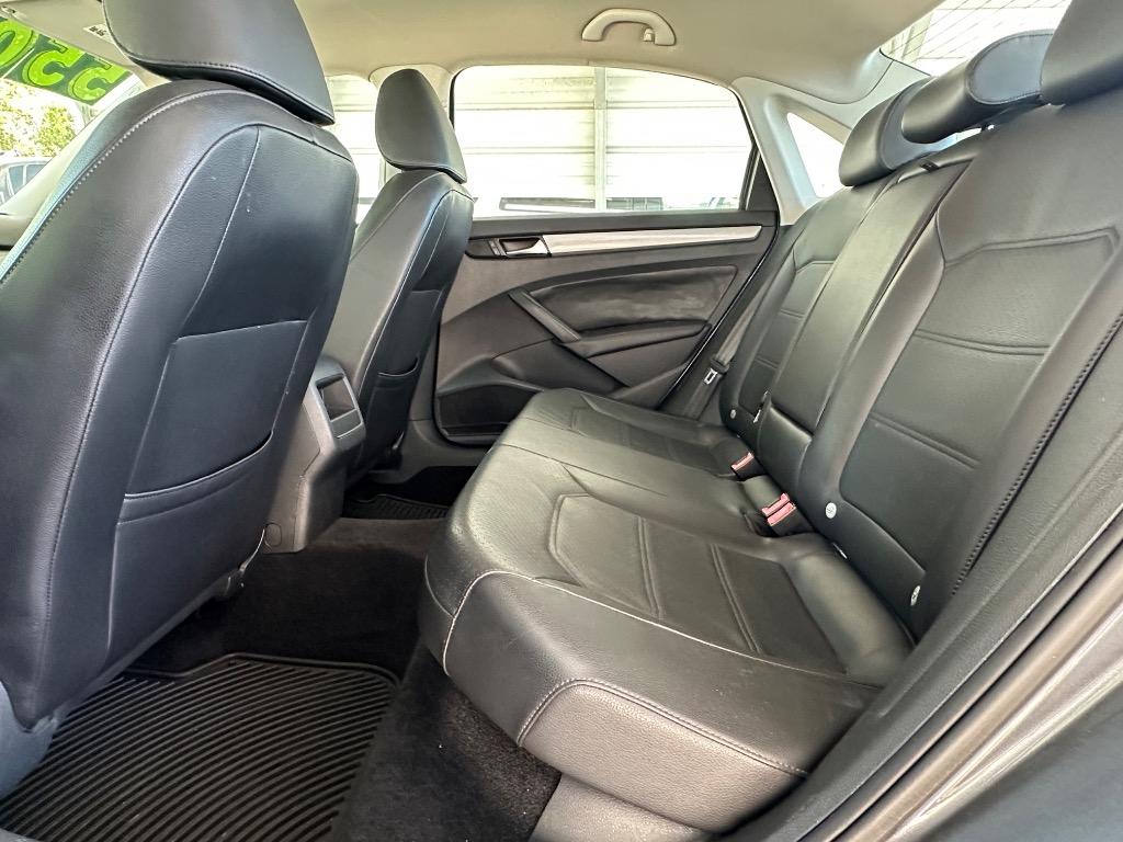 2015 Volkswagen Passat Wolfsburg photo