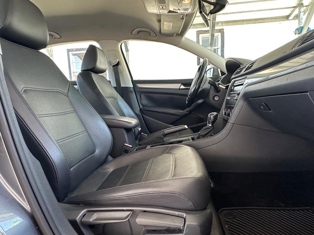 2015 Volkswagen Passat Wolfsburg photo