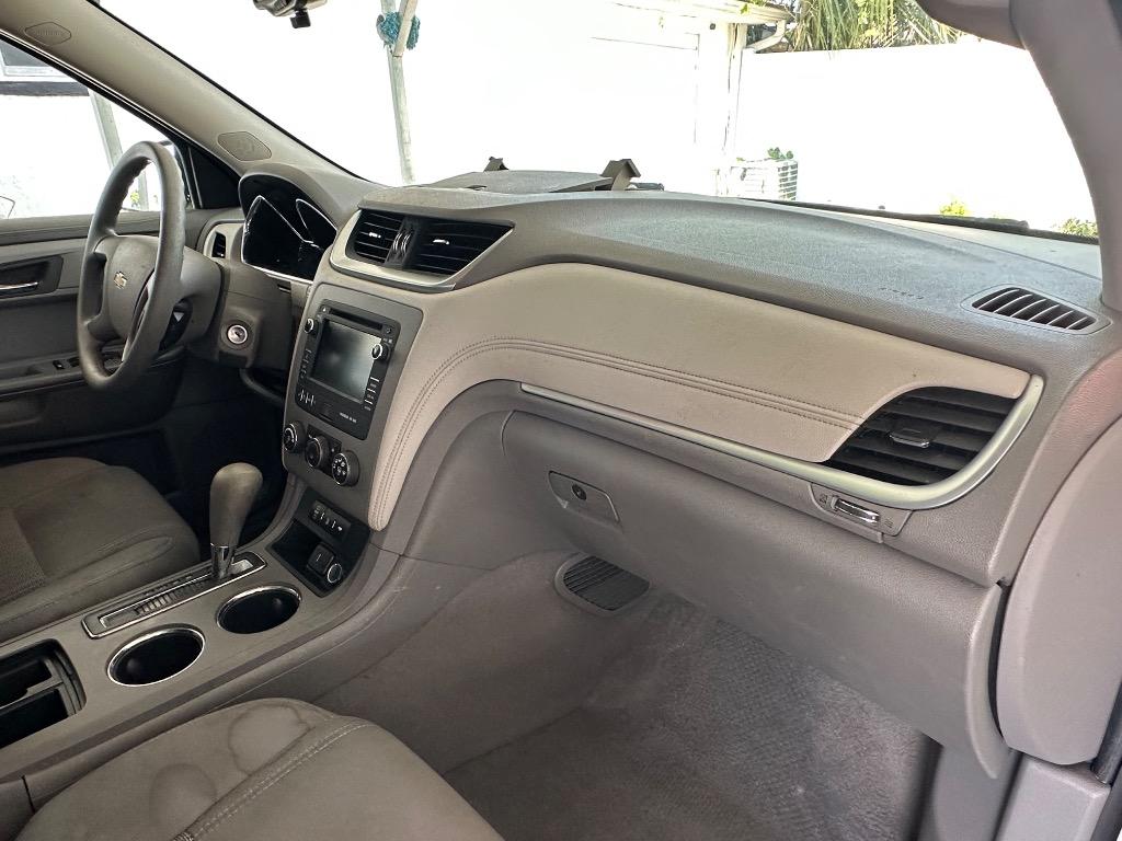 2016 Chevrolet Traverse LS photo