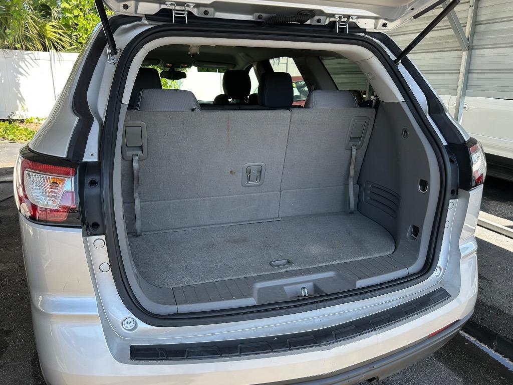 2016 Chevrolet Traverse LS photo