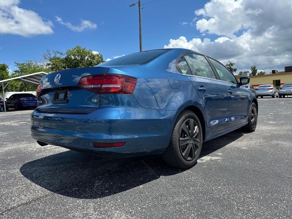 2017 Volkswagen Jetta - $5,500