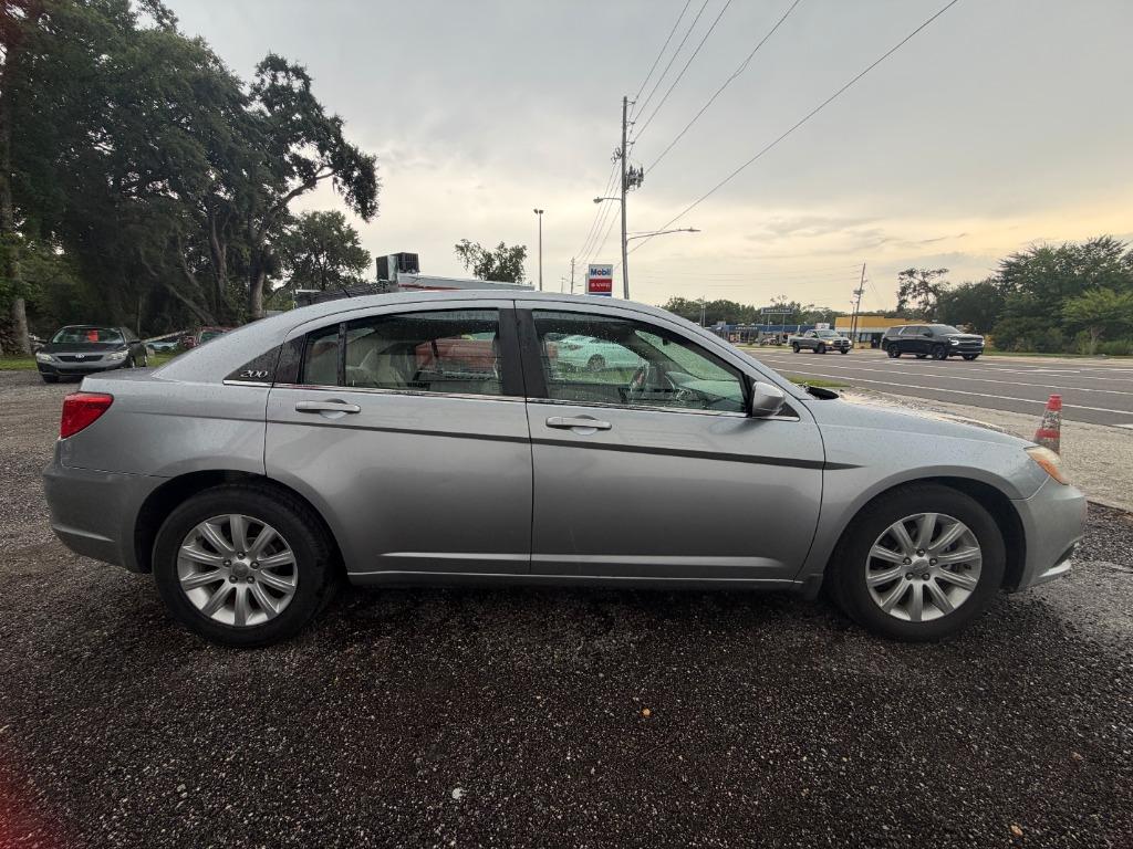2013 Chrysler 200
