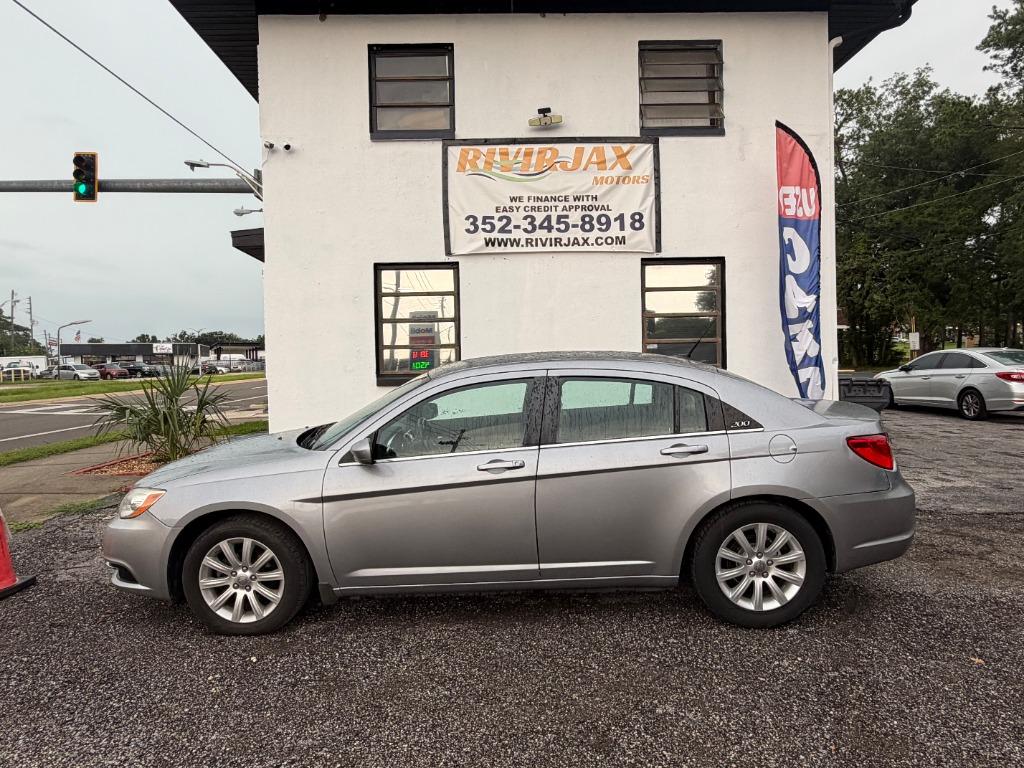 2013 Chrysler 200