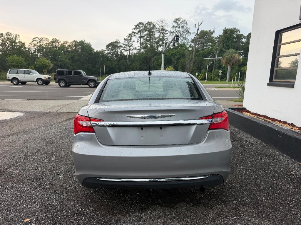 2013 Chrysler 200