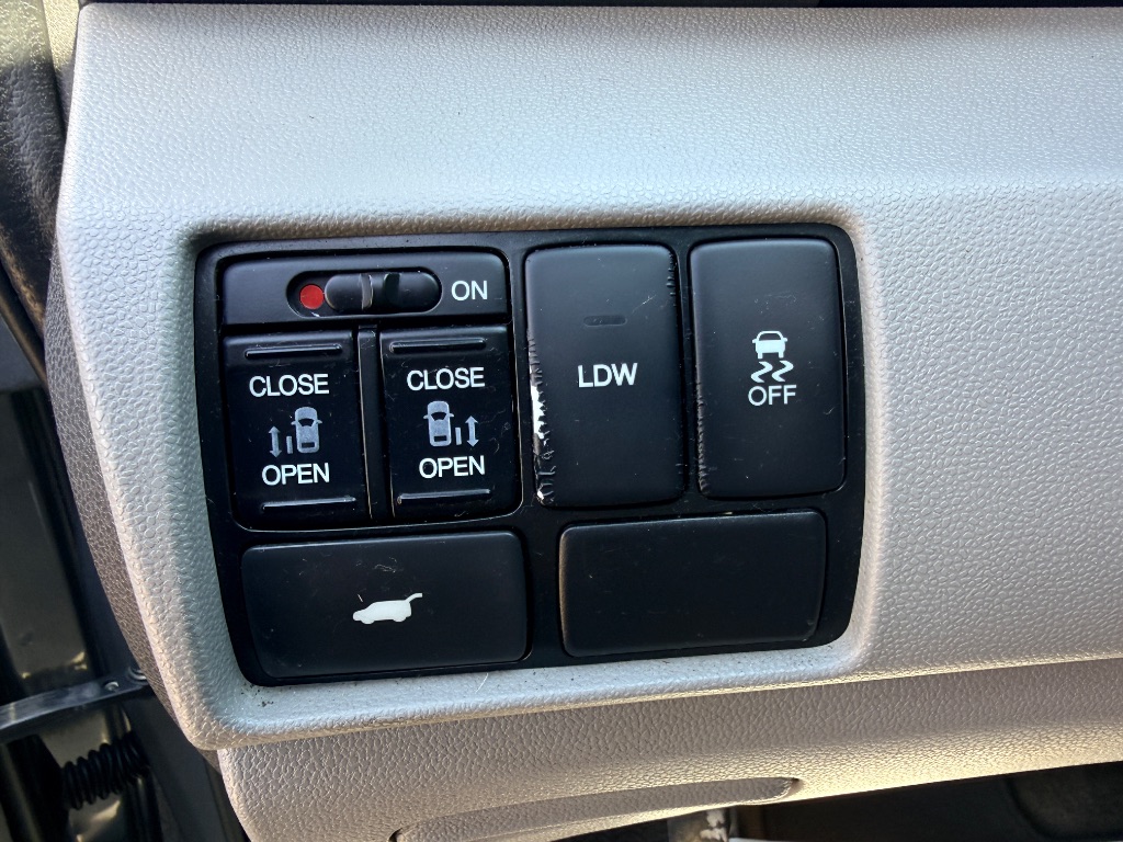 2016 Honda Odyssey - $9,000