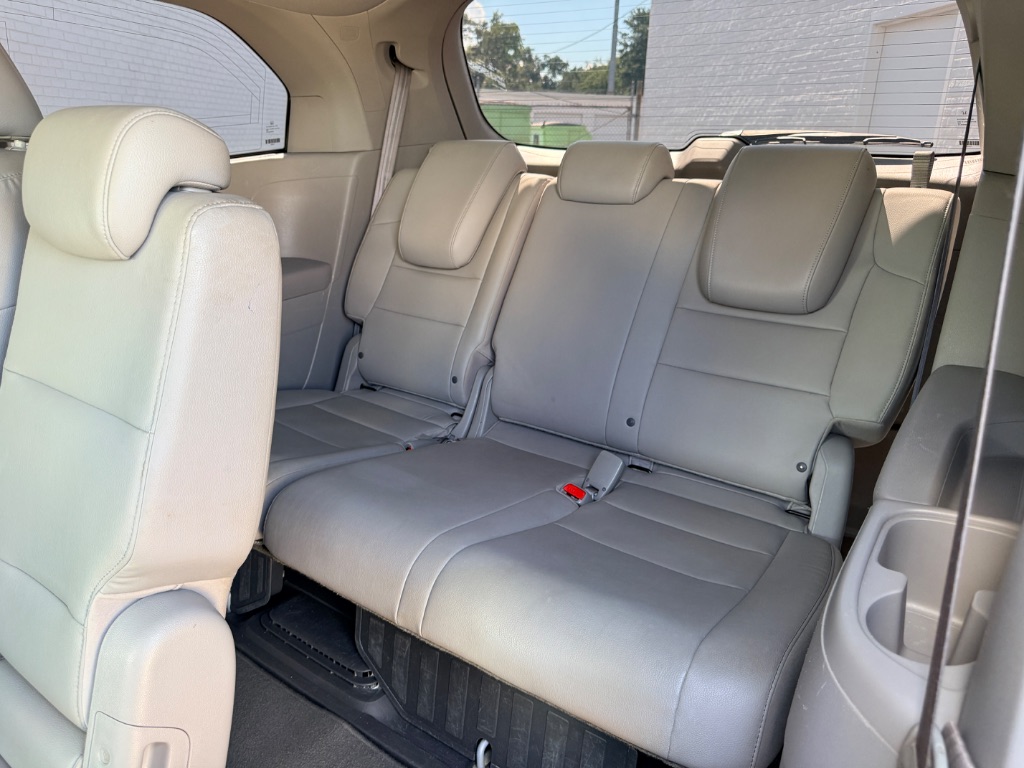 2016 Honda Odyssey - $9,000