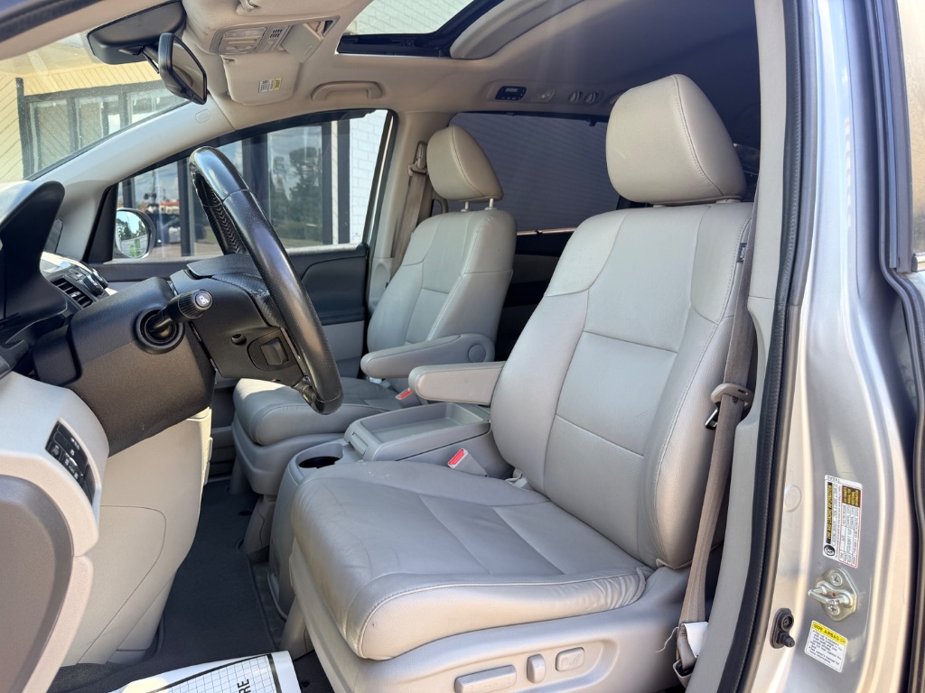 2016 Honda Odyssey - $9,000