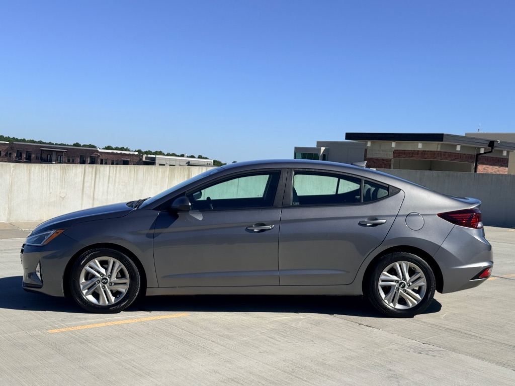 2020 Hyundai Elantra - $10,900