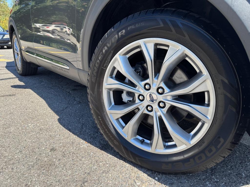 2021 Ford Explorer Limited photo