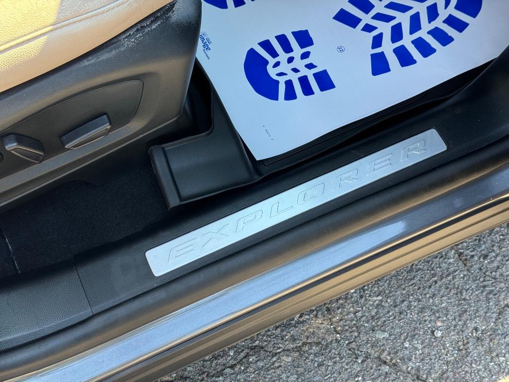 2021 Ford Explorer Limited photo