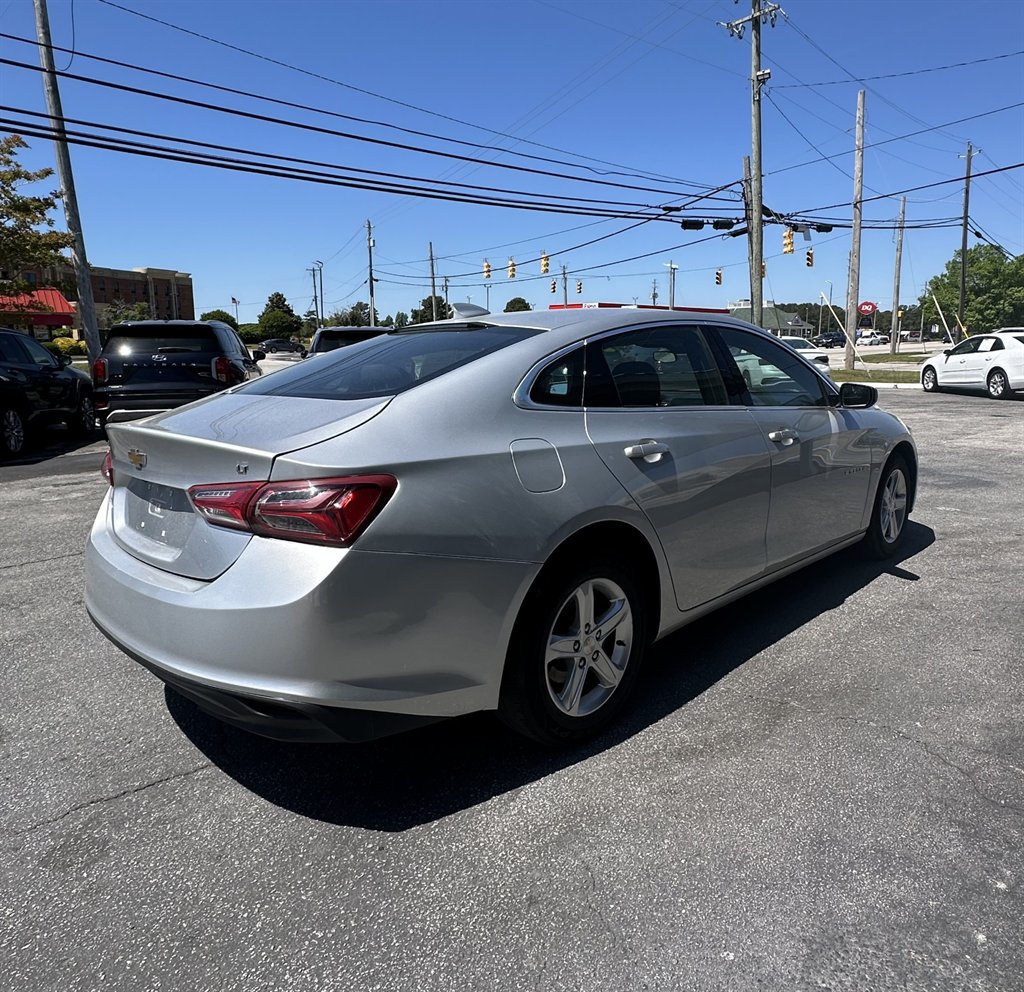 2022 Chevrolet Malibu LT photo