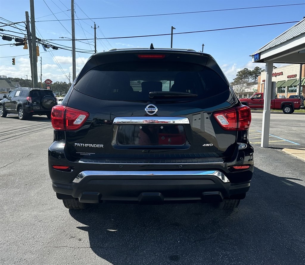 2020 Nissan Pathfinder S photo