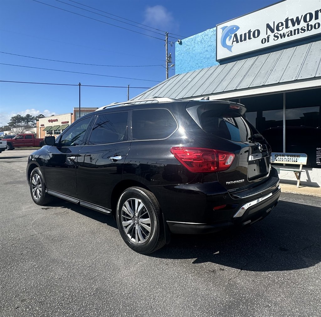 2020 Nissan Pathfinder S photo
