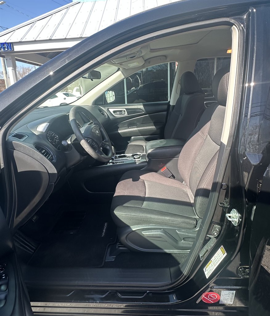 2020 Nissan Pathfinder S photo