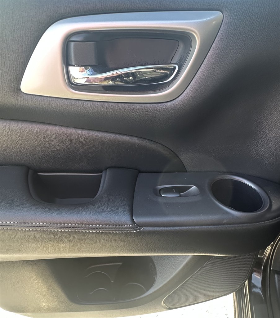 2020 Nissan Pathfinder S photo