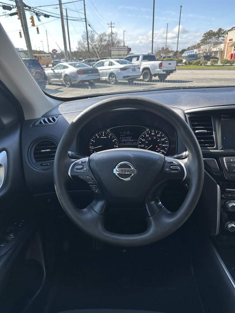 2020 Nissan Pathfinder S photo