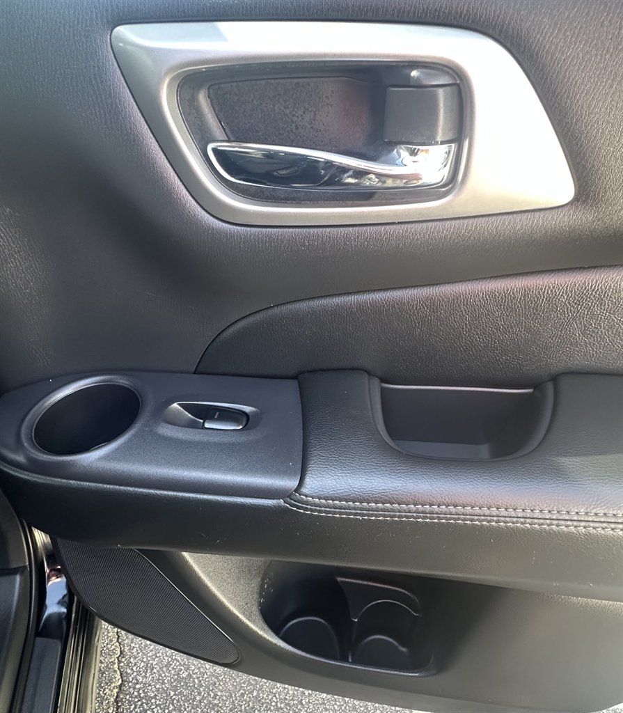 2020 Nissan Pathfinder S photo