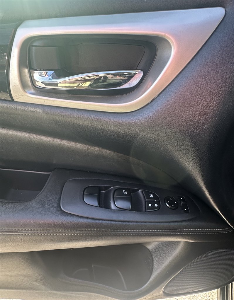 2020 Nissan Pathfinder S photo