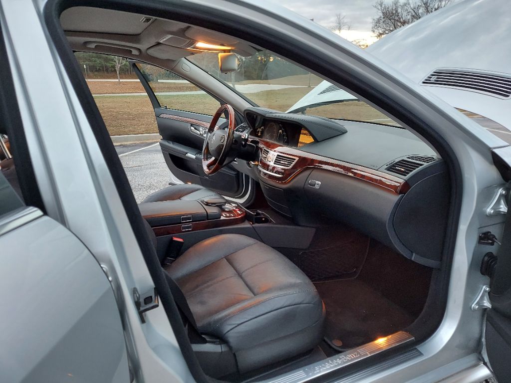 2008 Mercedes-Benz S-Class S550 photo