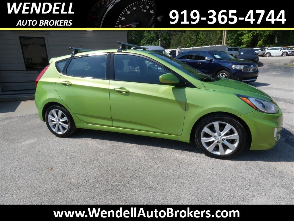 2012 Hyundai Accent SE photo
