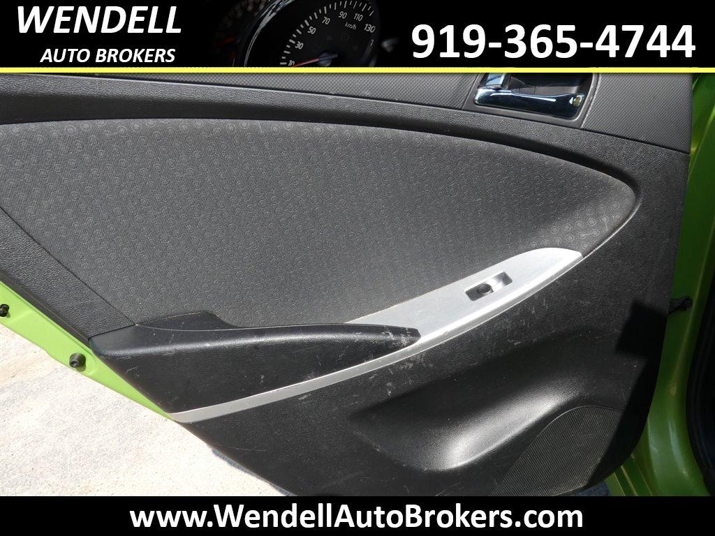 2012 Hyundai Accent SE photo