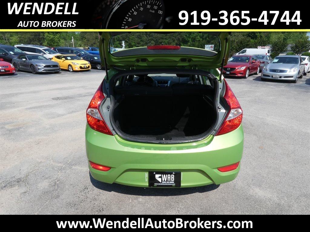 2012 Hyundai Accent SE photo