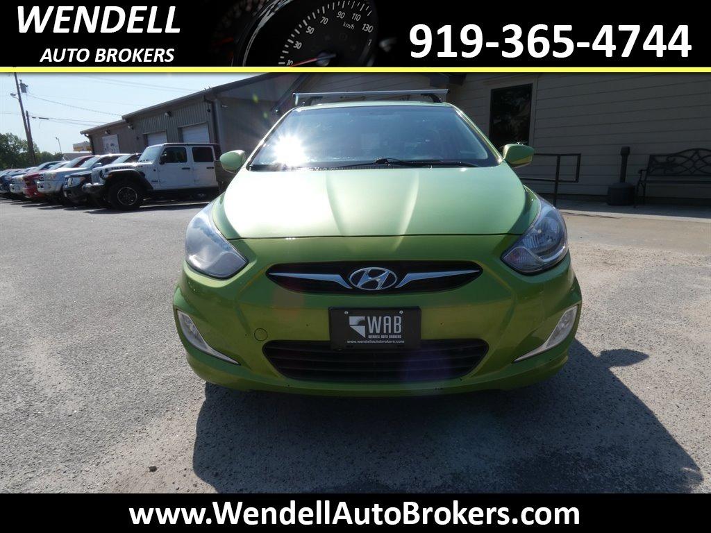 2012 Hyundai Accent SE photo