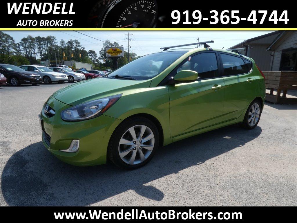 2012 Hyundai Accent SE photo