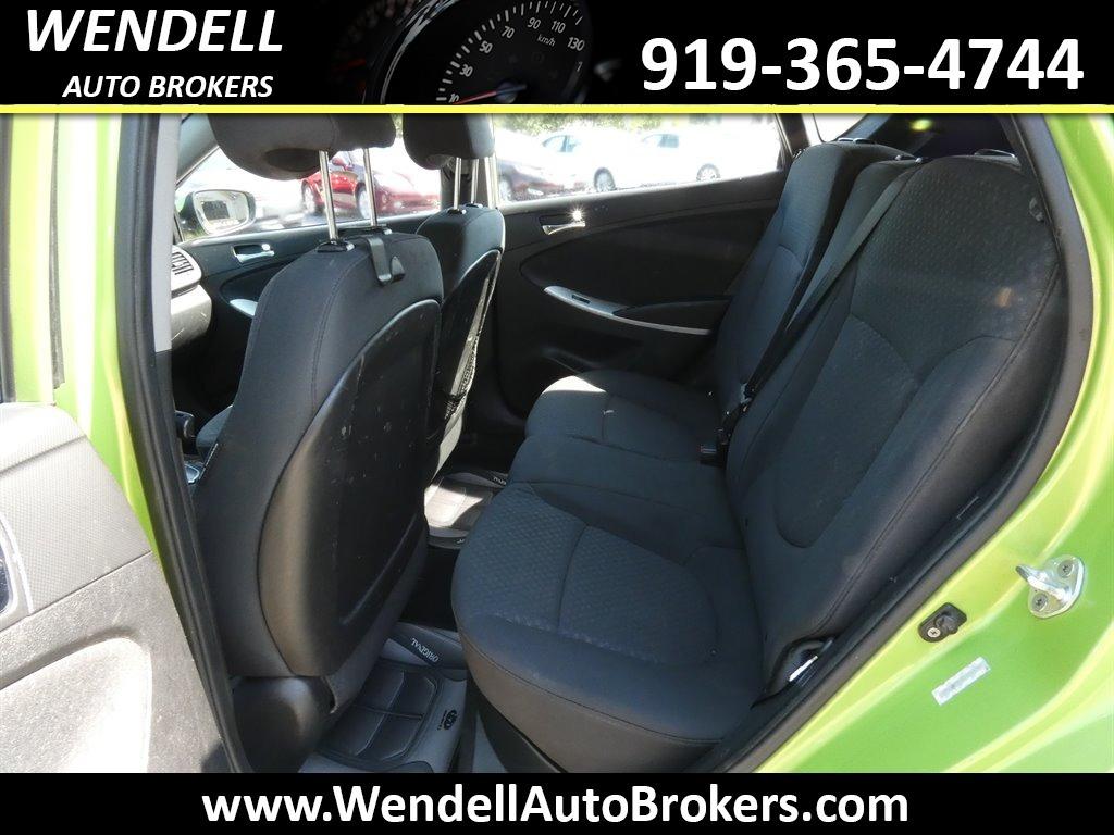 2012 Hyundai Accent SE photo