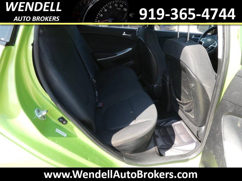 2012 Hyundai Accent SE photo