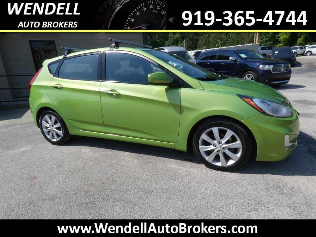 2012 Hyundai Accent SE photo