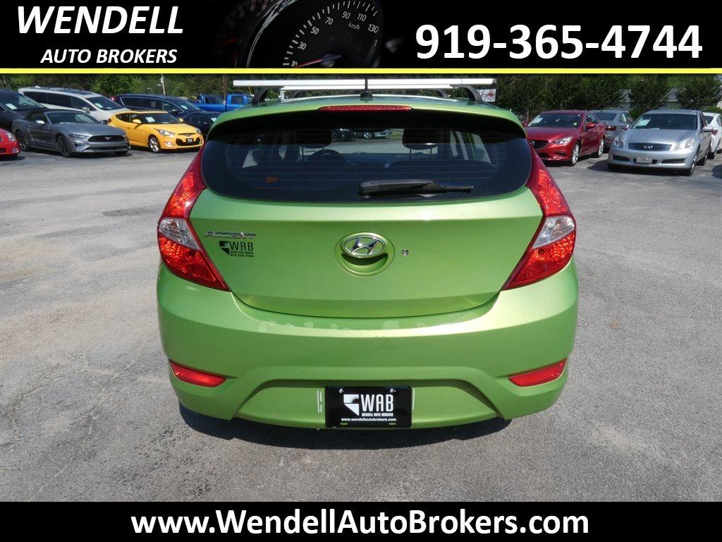 2012 Hyundai Accent SE photo