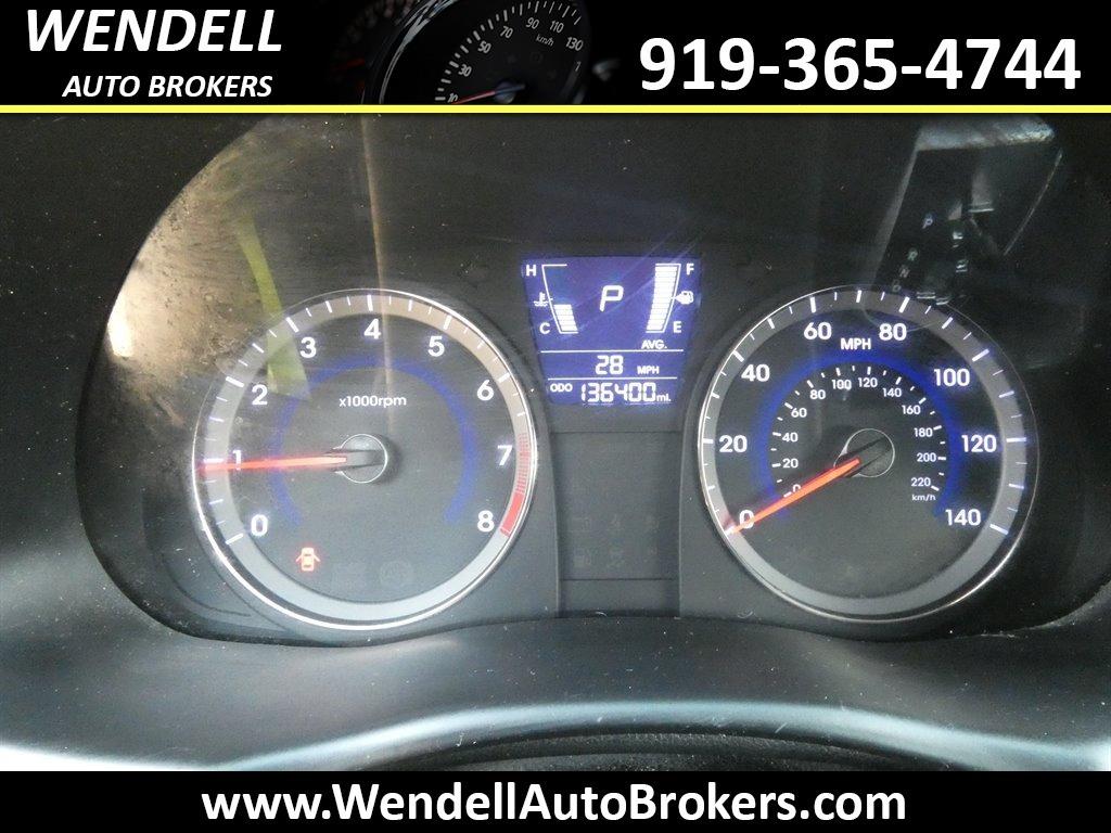 2012 Hyundai Accent SE photo