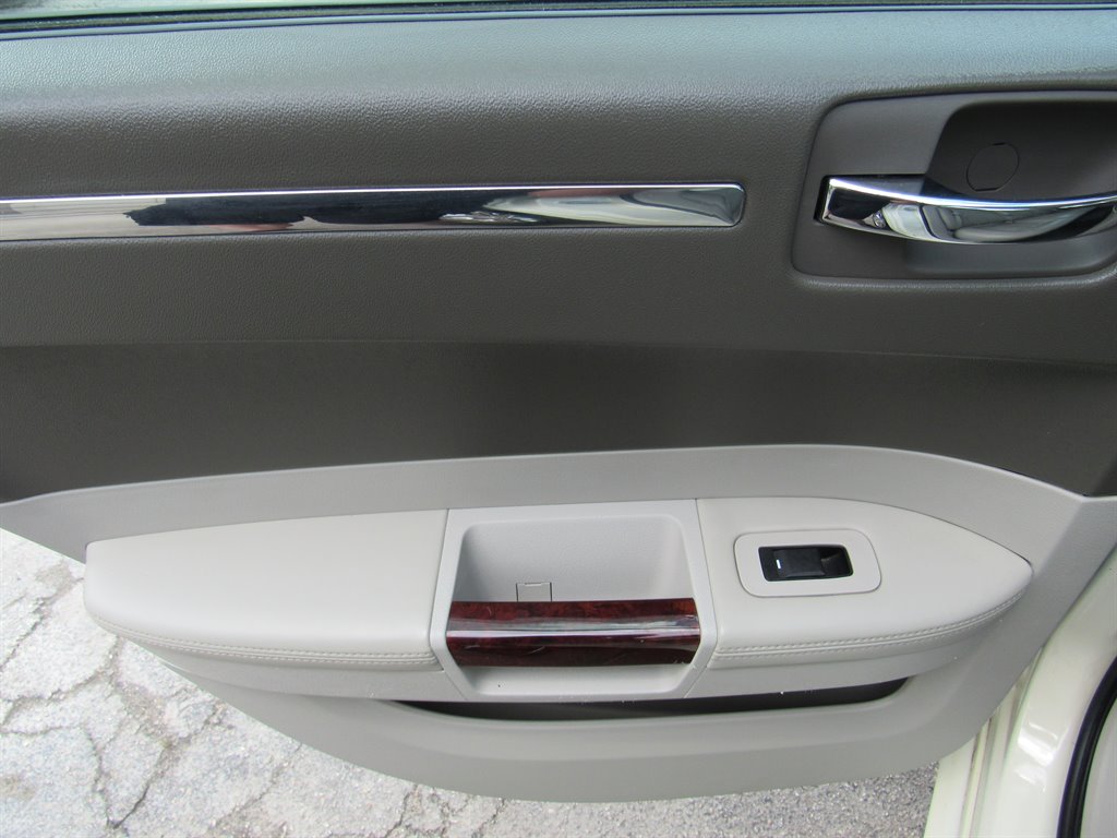 2008 Chrysler 300 C HEMI photo