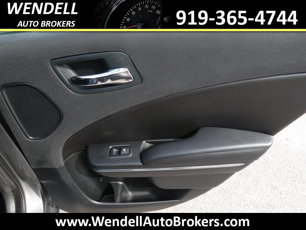 2011 Dodge Charger SE photo