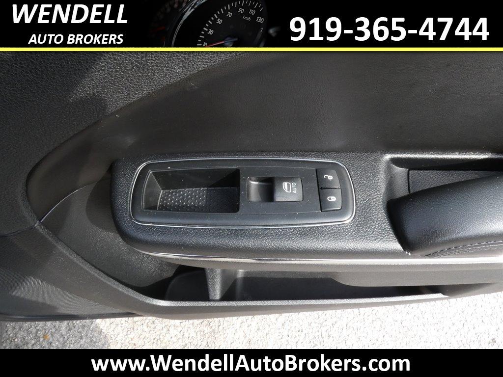 2011 Dodge Charger SE photo